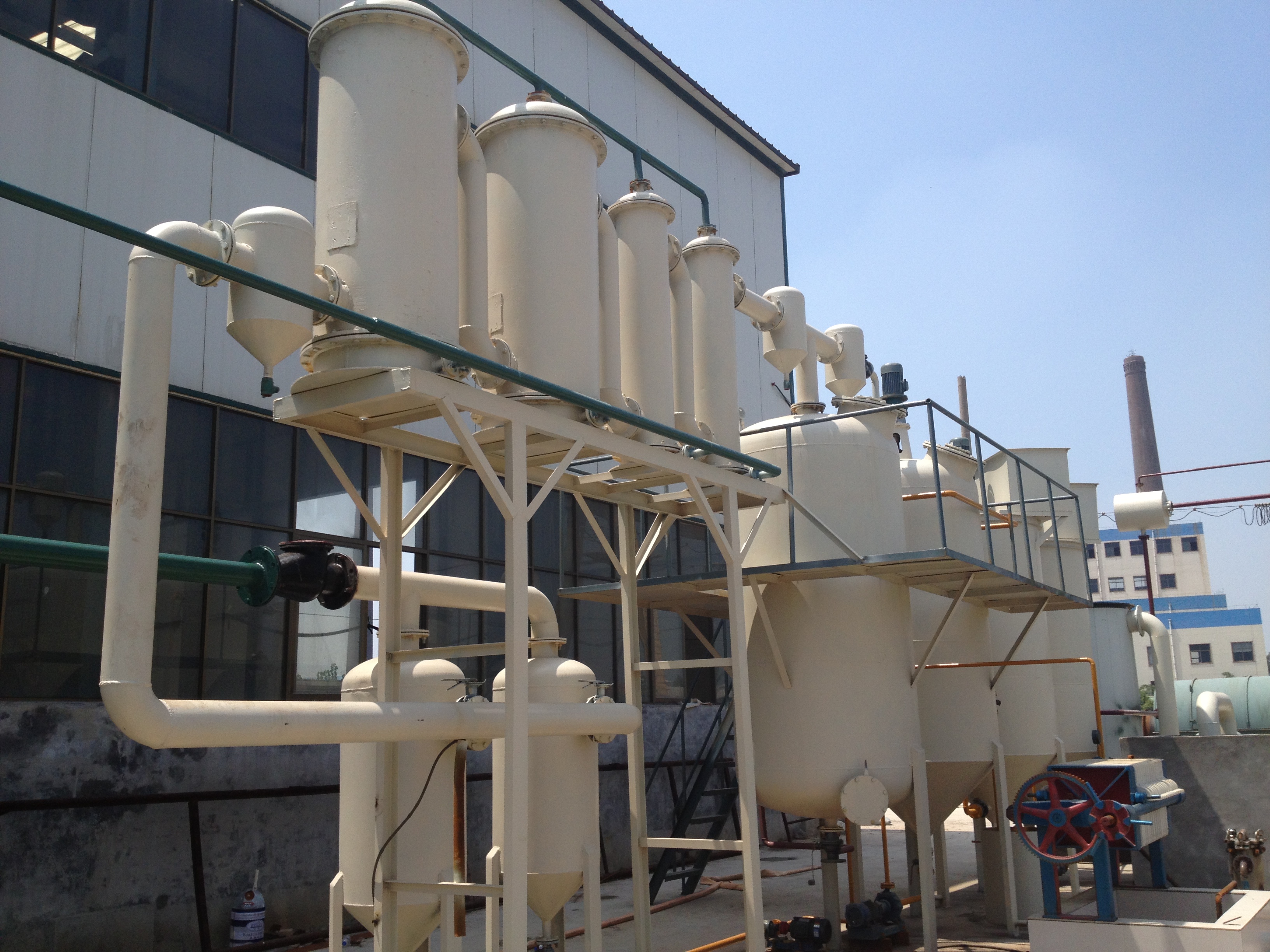 Waste tire to oil pyrolysis plant